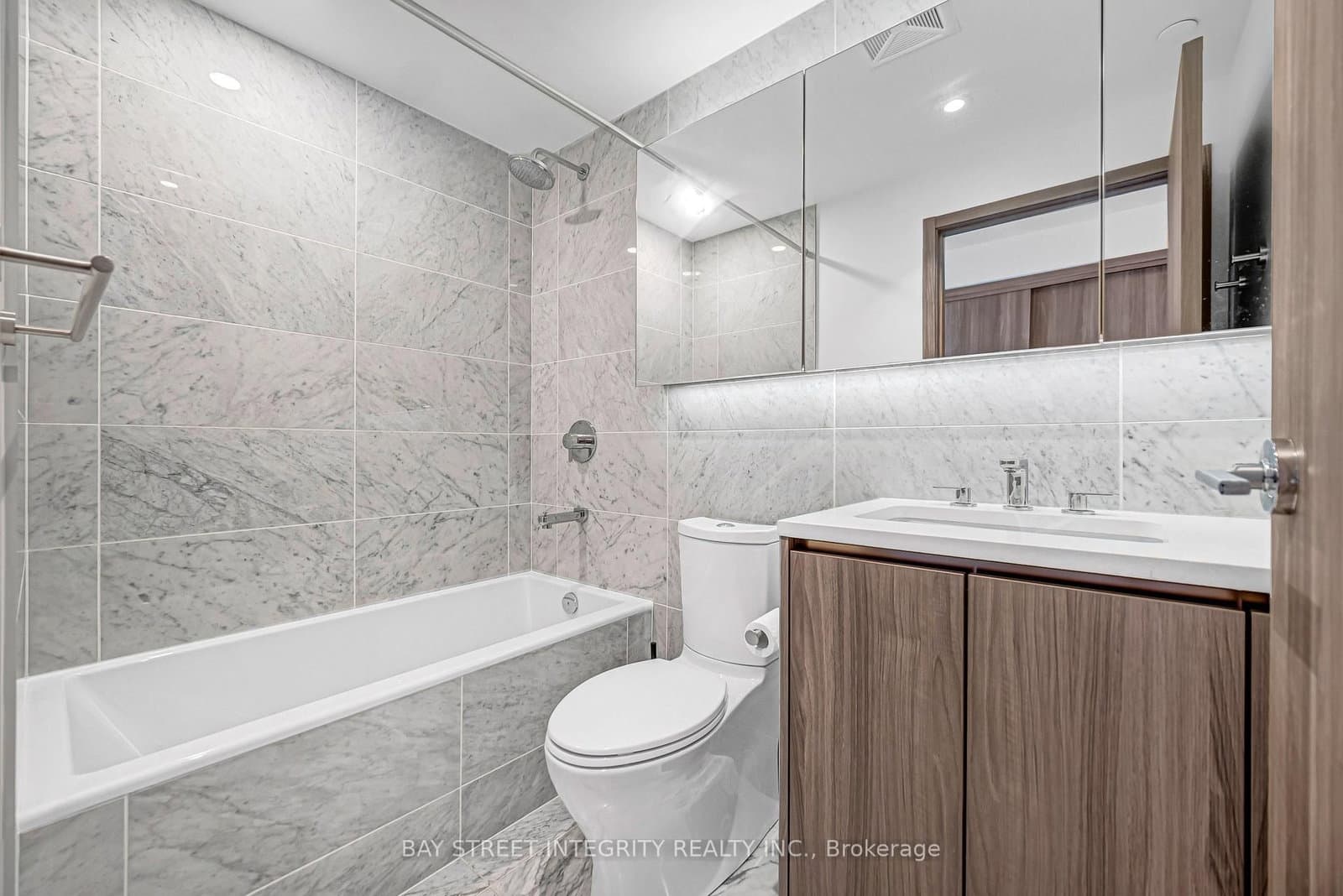 85 McMahon Drive, Unit 1206 thumbnail 12