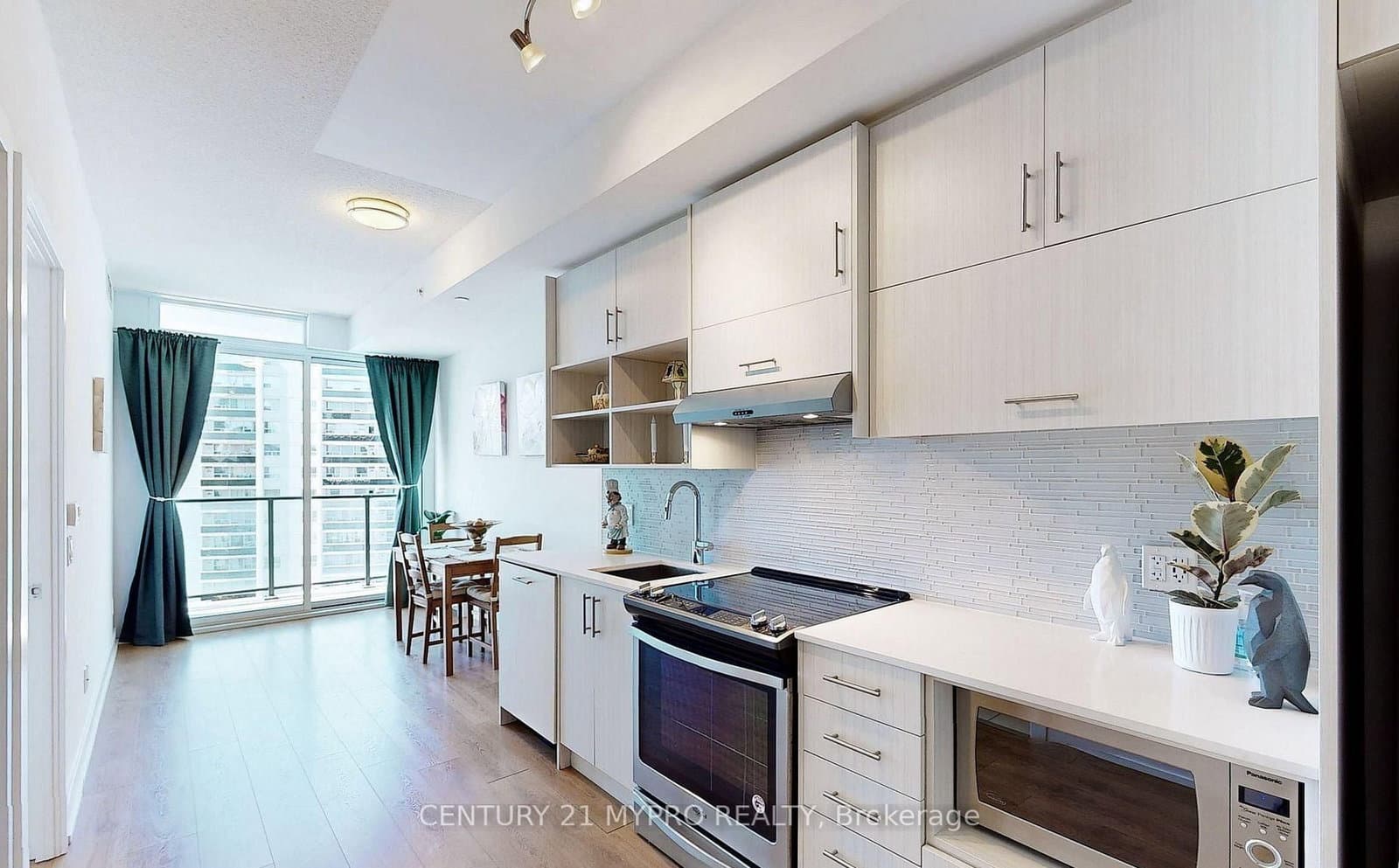 128 Fairview Mall Drive, Unit 904 thumbnail 11