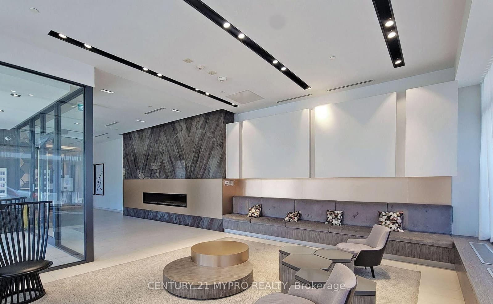 128 Fairview Mall Drive, Unit 904 thumbnail 3