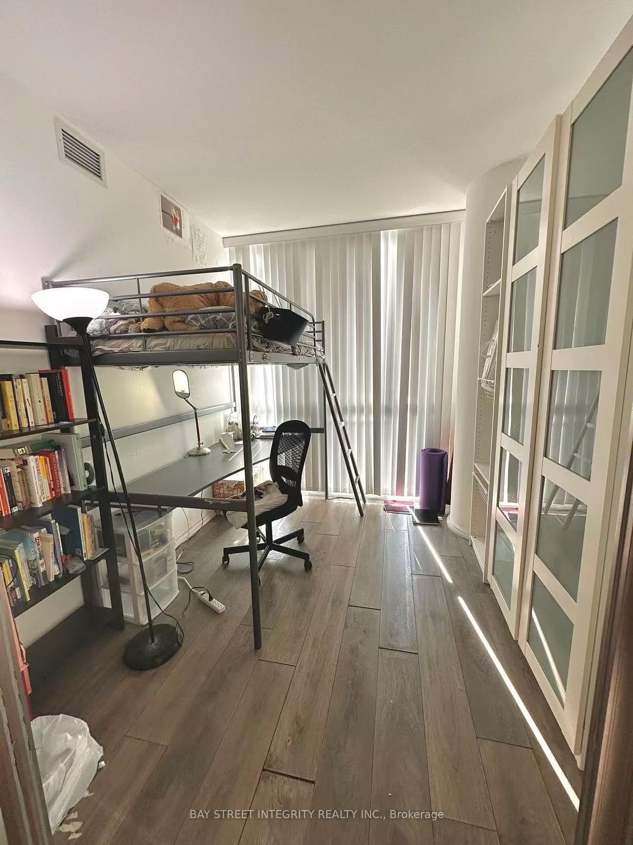 45 Charles Street E, Unit 802 thumbnail 5