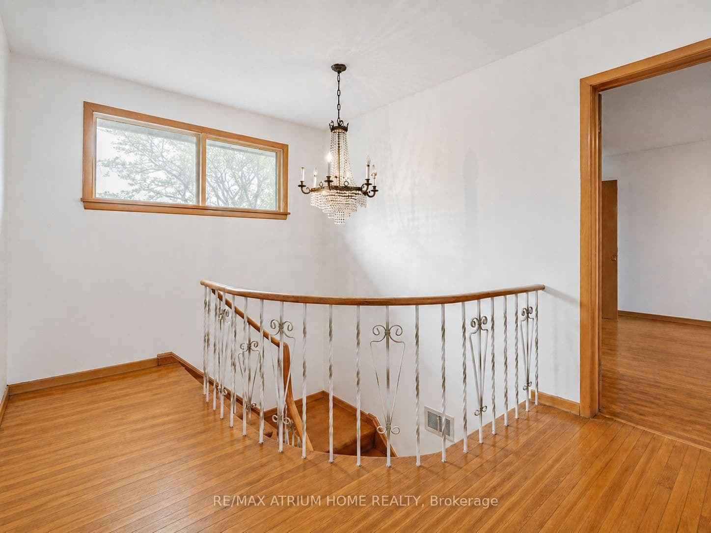 522 Cummer Avenue thumbnail 4