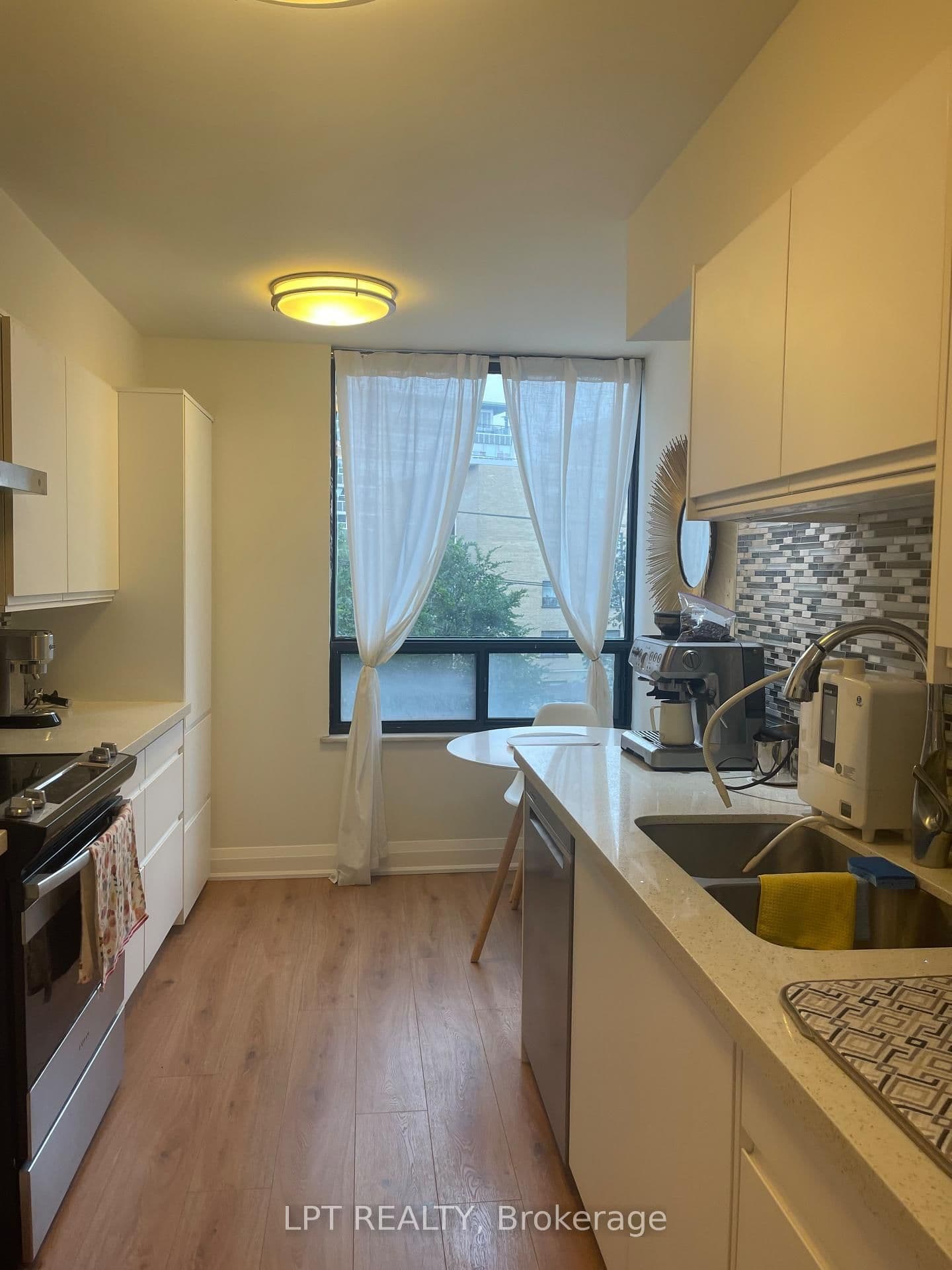 22 Shallmar Boulevard, Unit 402 thumbnail 10