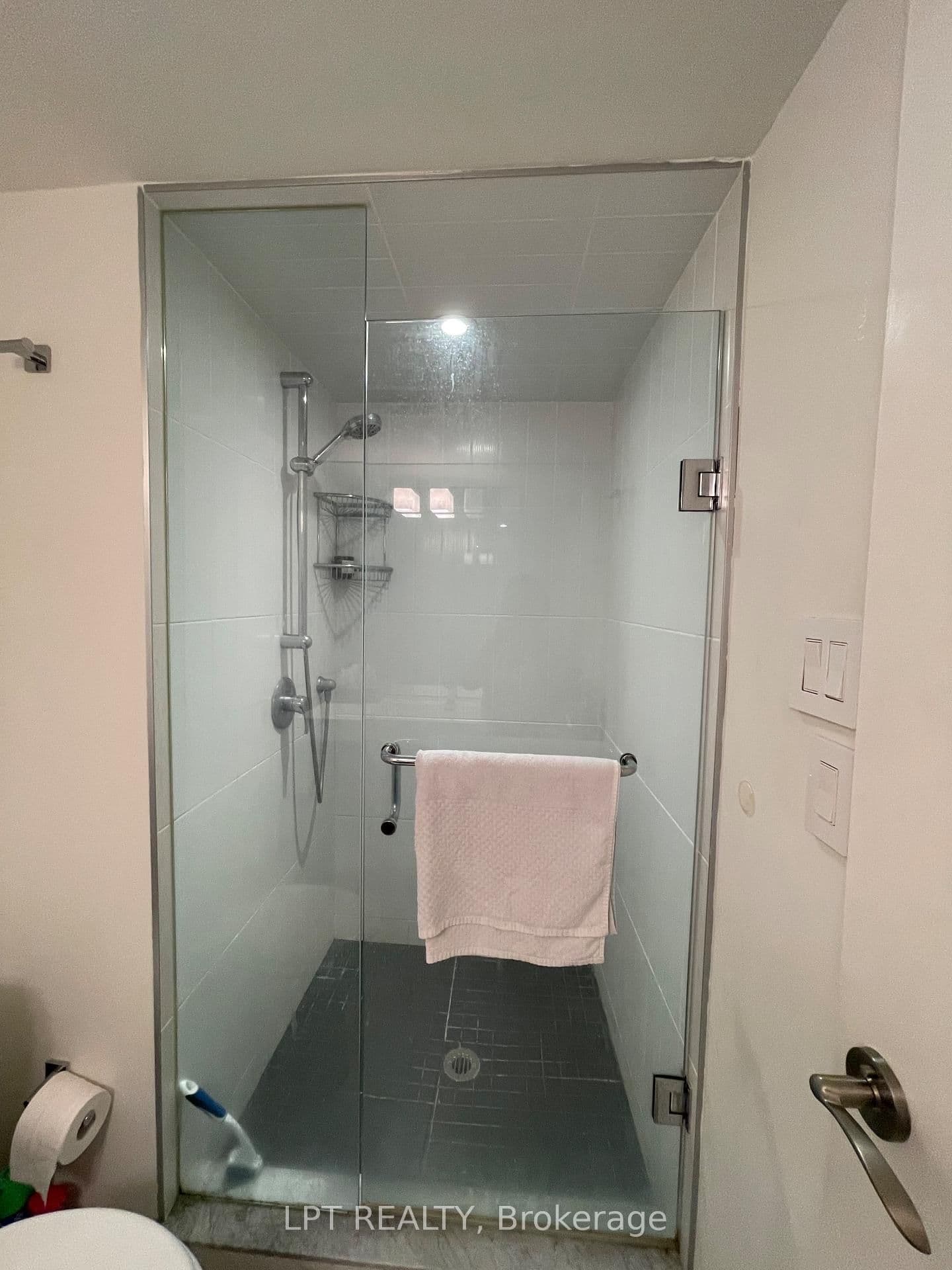 22 Shallmar Boulevard, Unit 402 thumbnail 19