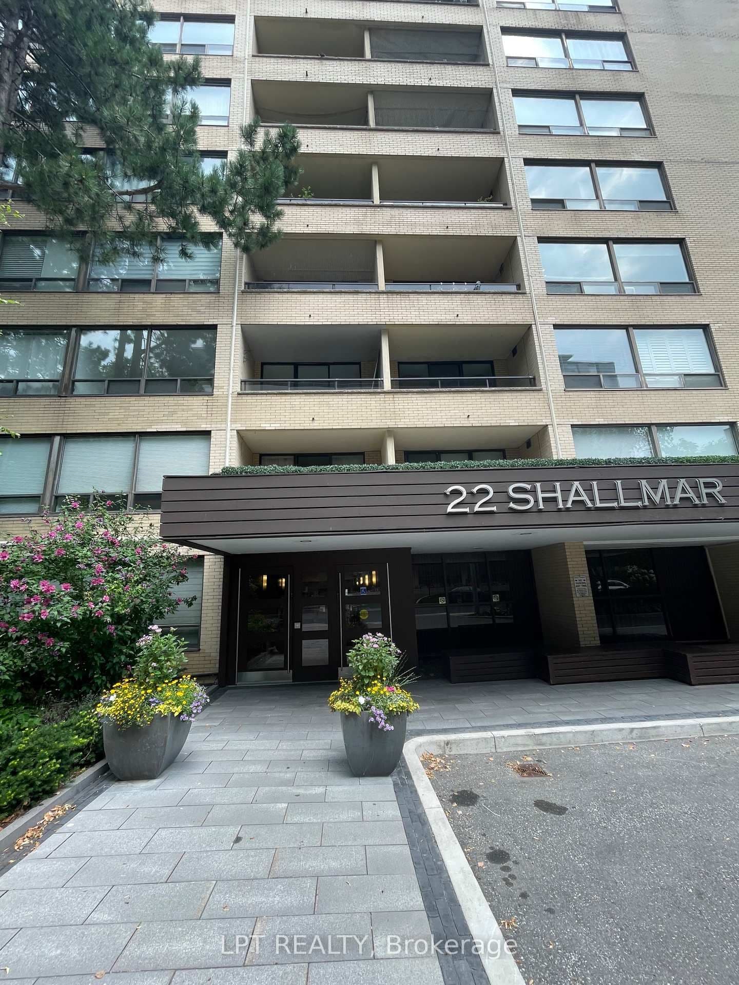 22 Shallmar Boulevard, Unit 402 thumbnail 6