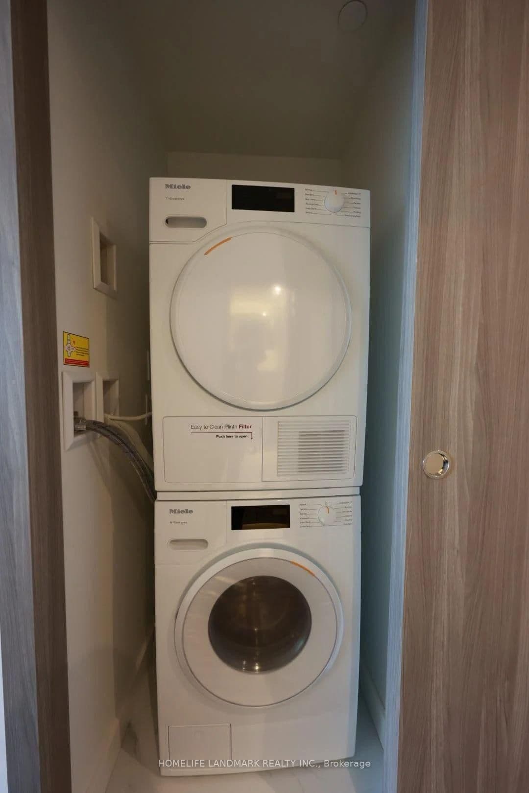 27 McMahon Drive, Unit 1111 thumbnail 4