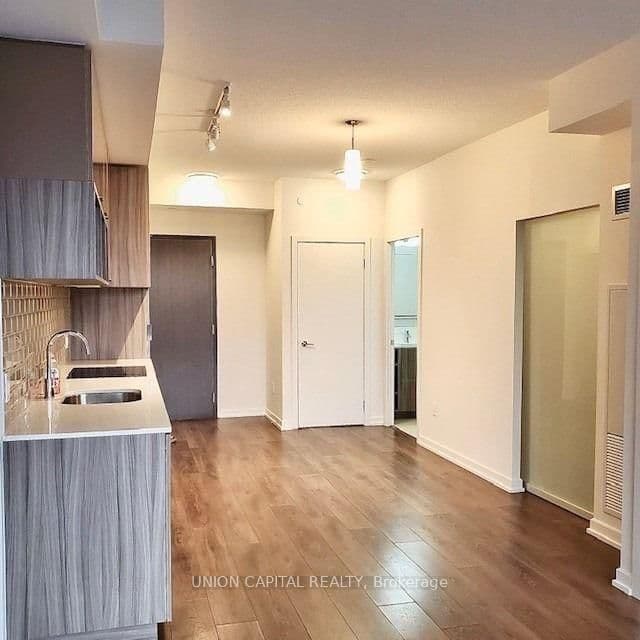 52 Forest Manor Road, Unit 201 thumbnail 4