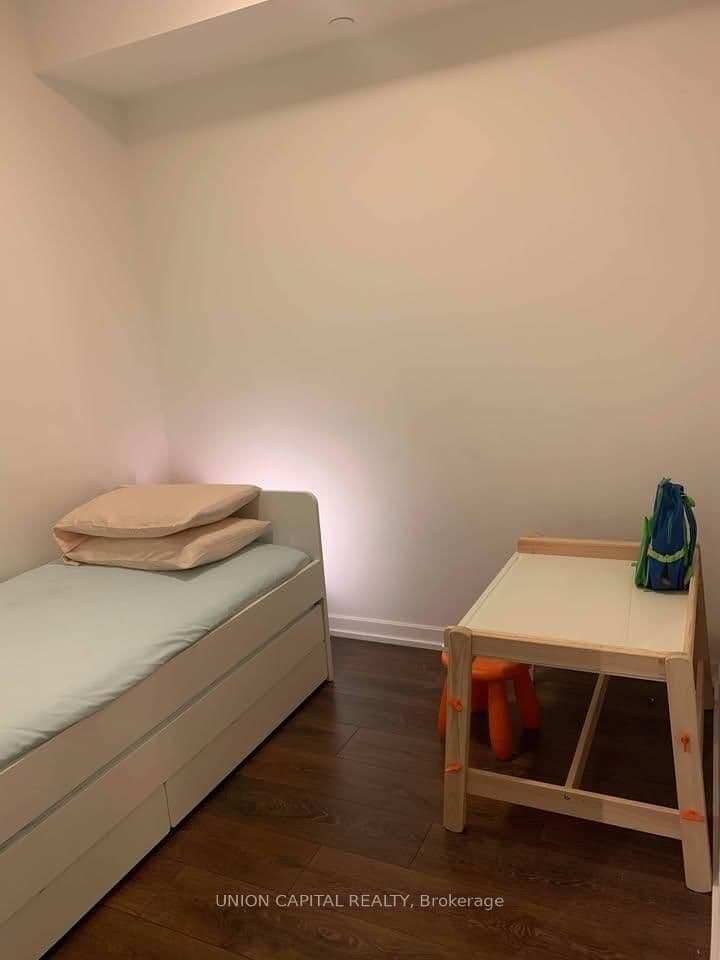 52 Forest Manor Road, Unit 201 thumbnail 6