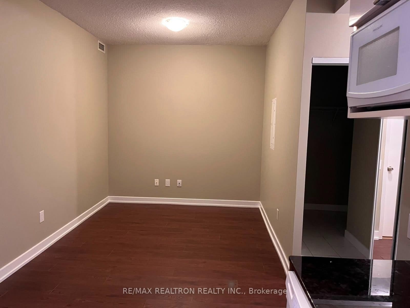 121 Mcmahon Drive, Unit 3010 thumbnail 5