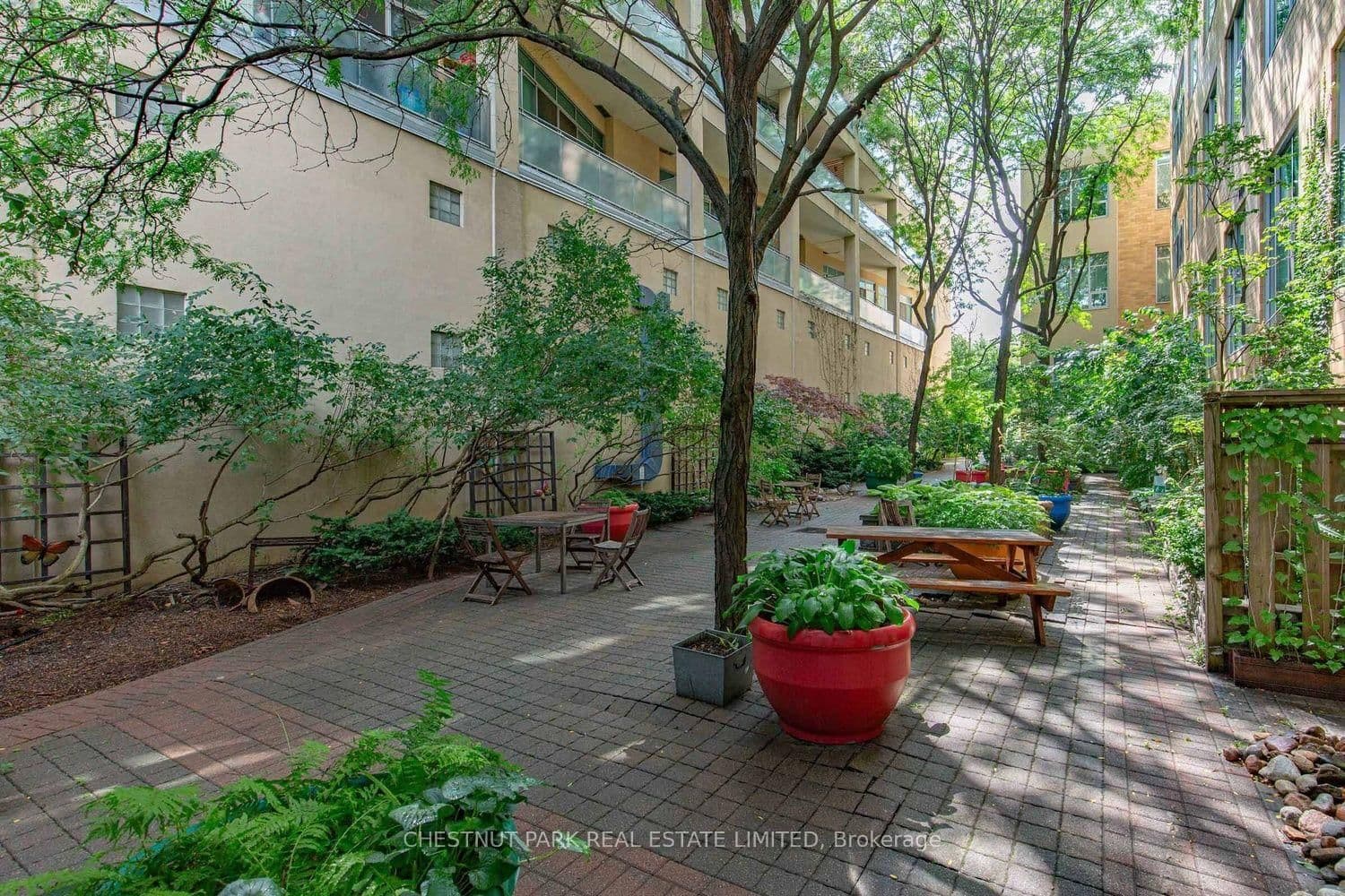160 Baldwin Street, Unit 409 thumbnail 24