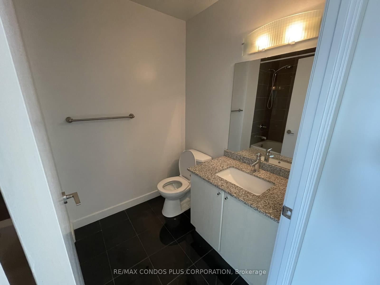 18 Harbour Street, Unit 2408 thumbnail 10