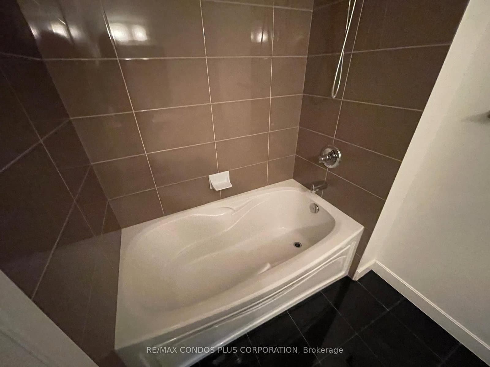 18 Harbour Street, Unit 2408 thumbnail 15