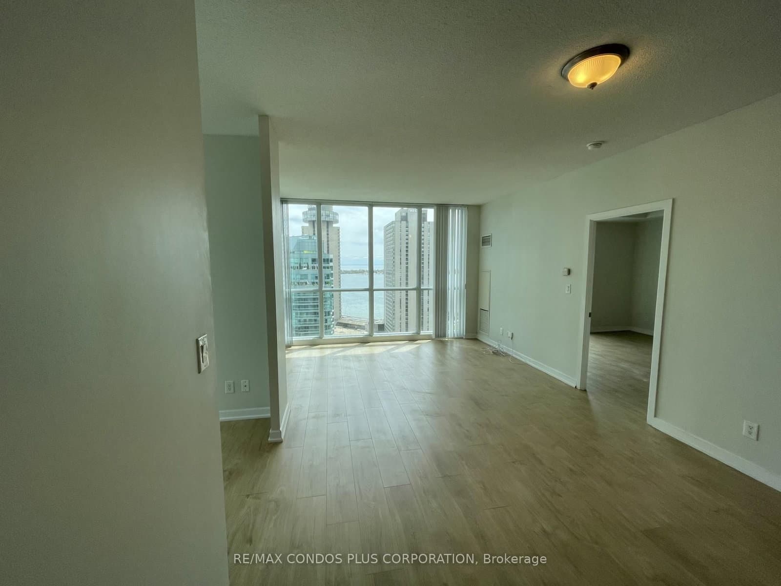 18 Harbour Street, Unit 2408 thumbnail 8