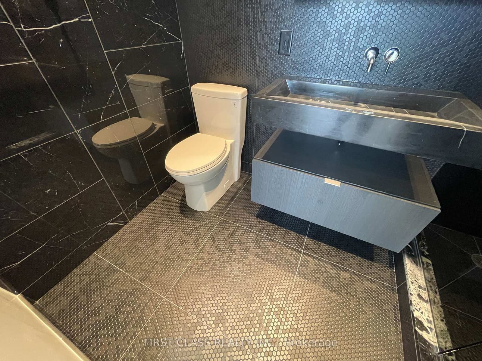 11 Yorkville Avenue, Unit 6307 thumbnail 14