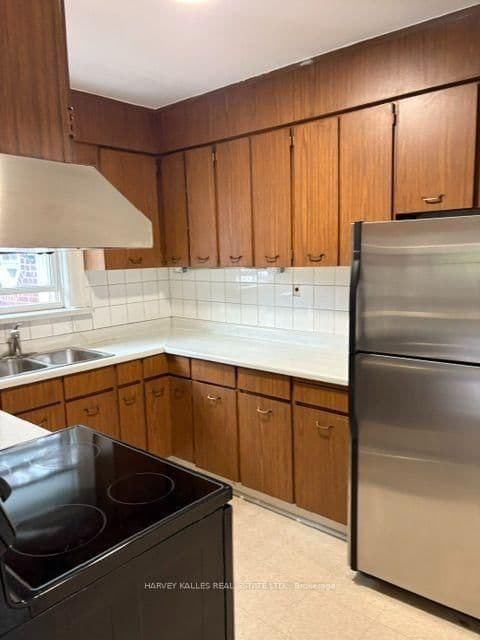 1661 Bathurst Street, Unit 1 thumbnail 11