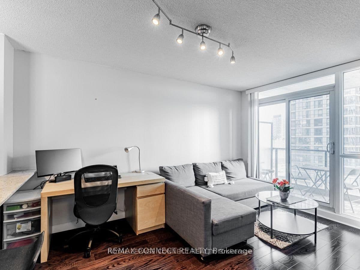 18 Harbour Street, Unit 1407 thumbnail 10