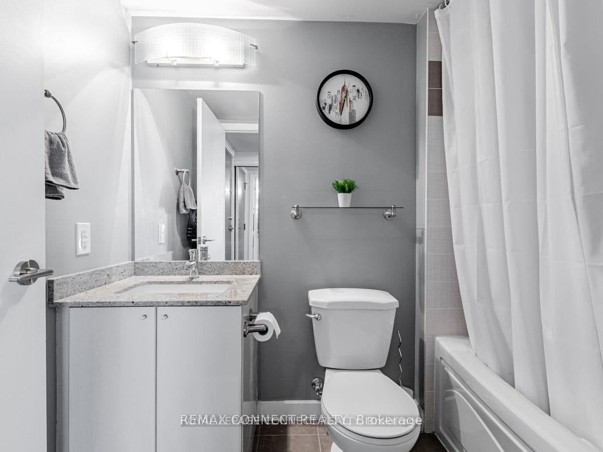 18 Harbour Street, Unit 1407 thumbnail 17
