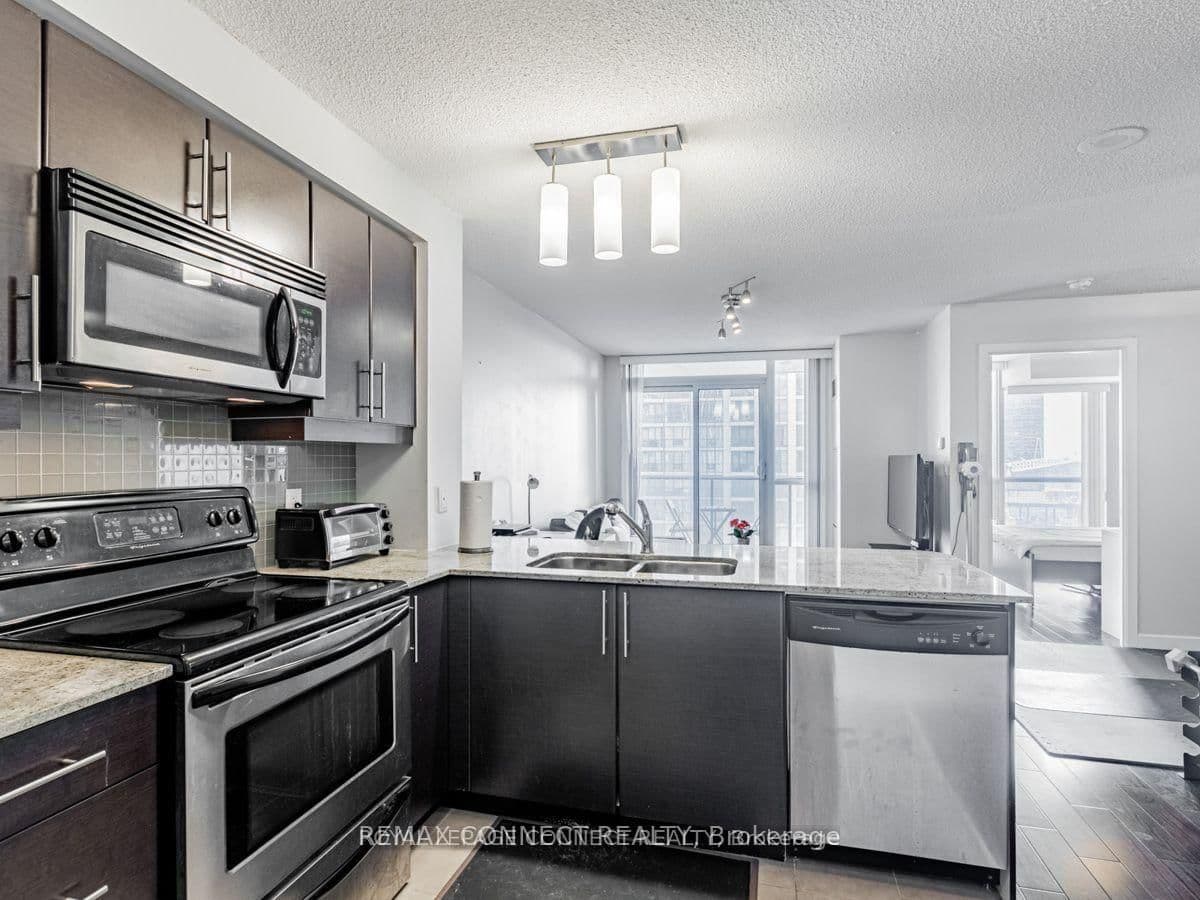 18 Harbour Street, Unit 1407 thumbnail 4