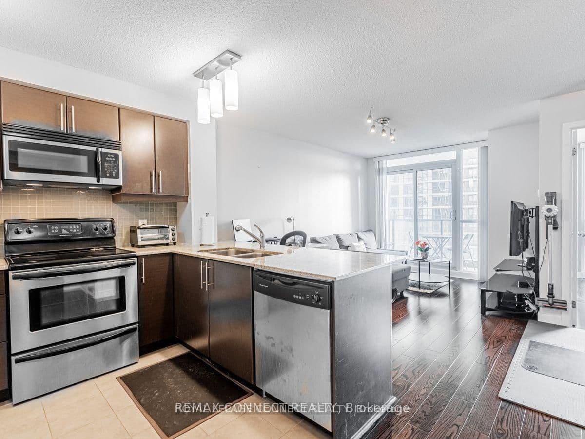 18 Harbour Street, Unit 1407 thumbnail 5