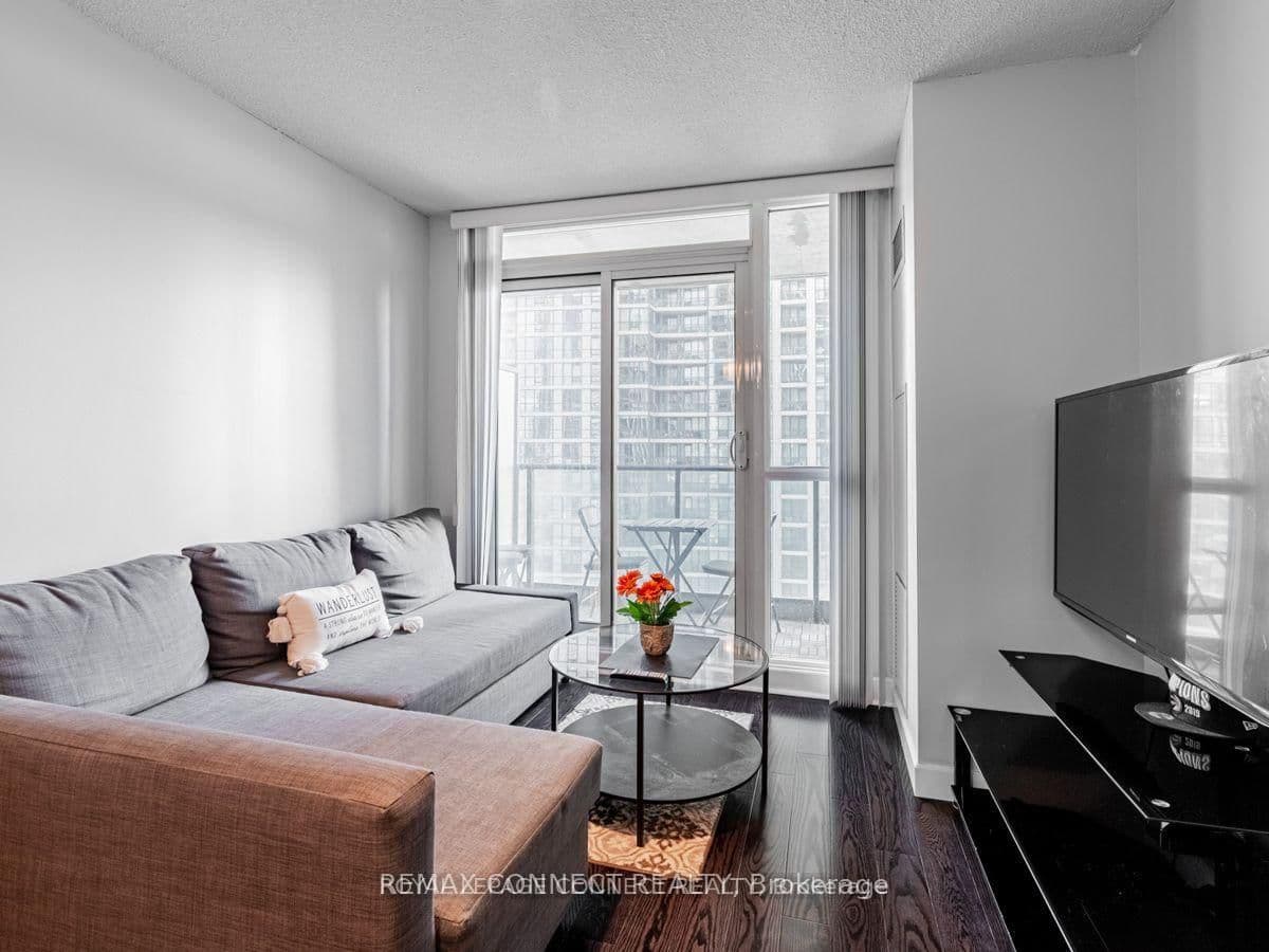 18 Harbour Street, Unit 1407 thumbnail 8