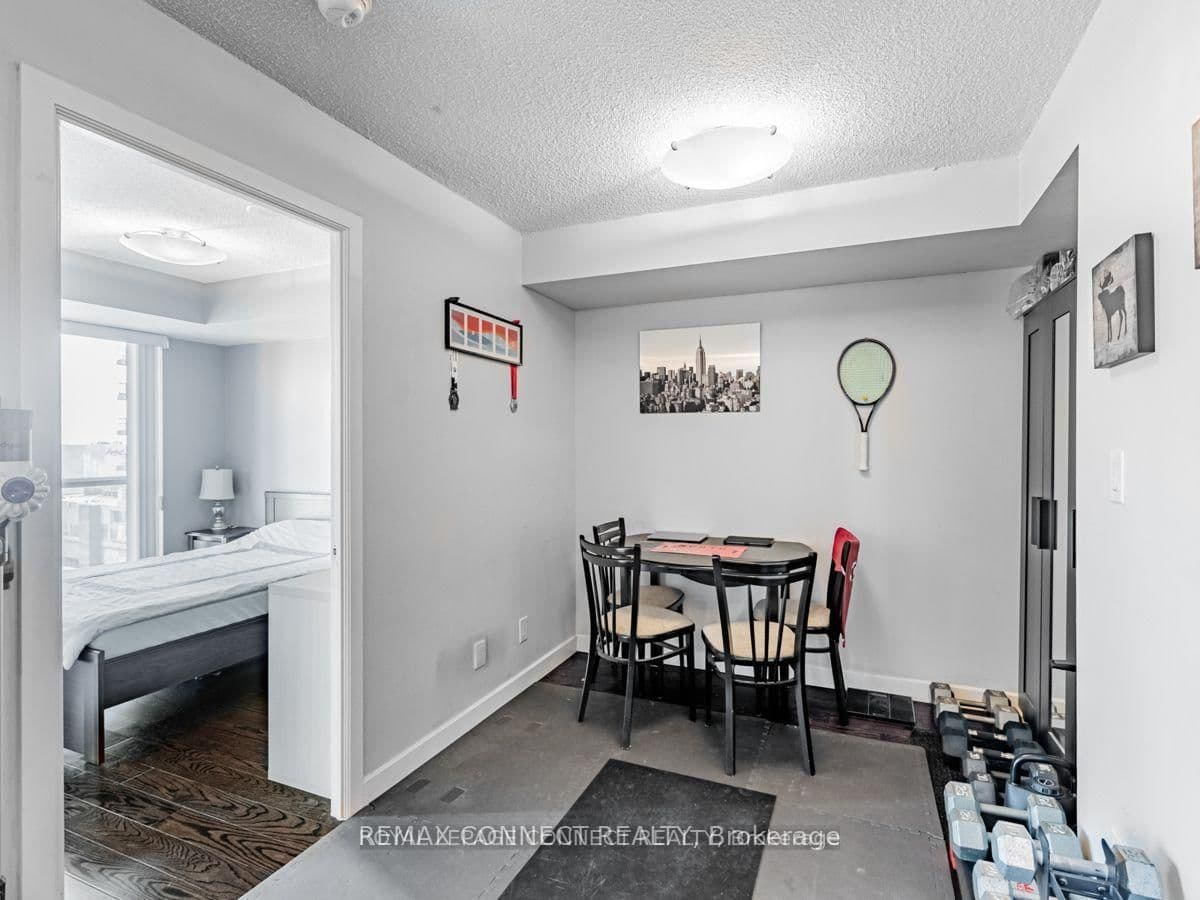 18 Harbour Street, Unit 1407 thumbnail 9