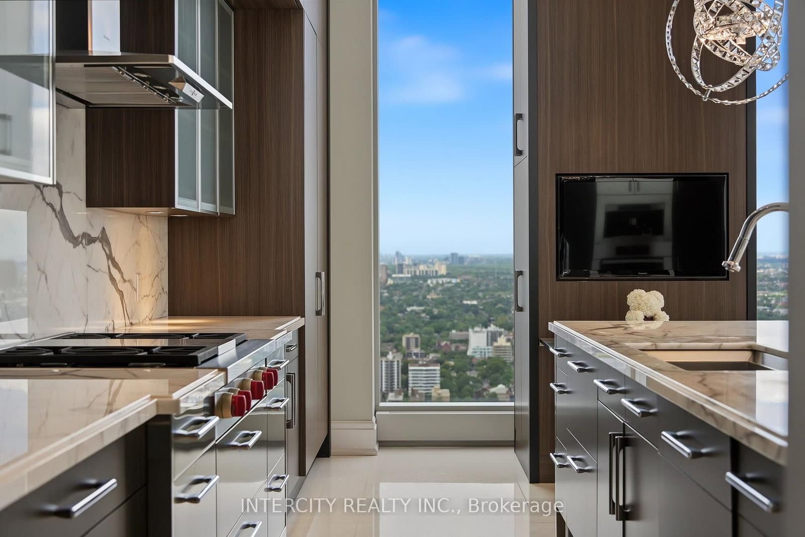 50 Yorkville Avenue, Unit 4001 thumbnail 10