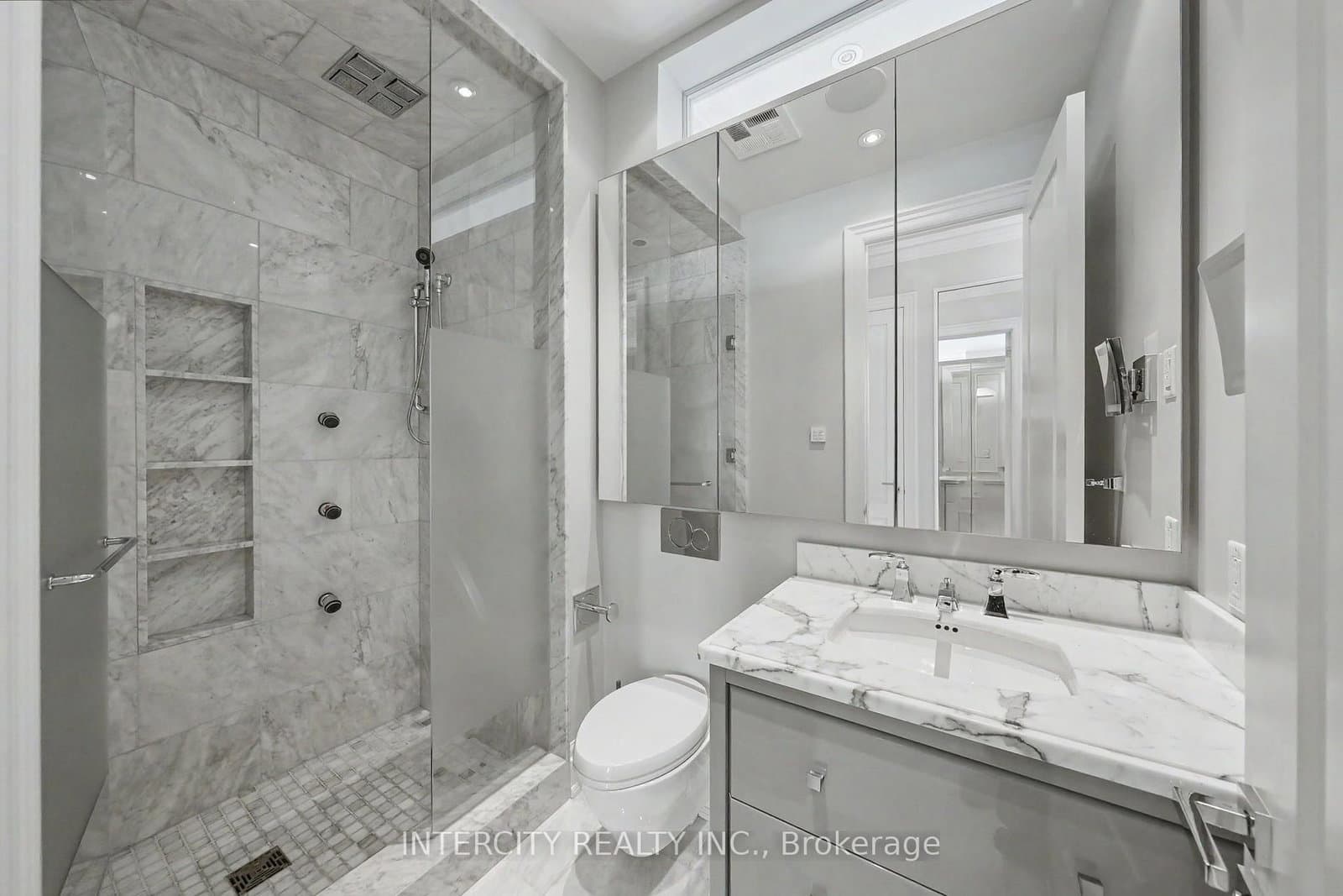 50 Yorkville Avenue, Unit 4001 thumbnail 19
