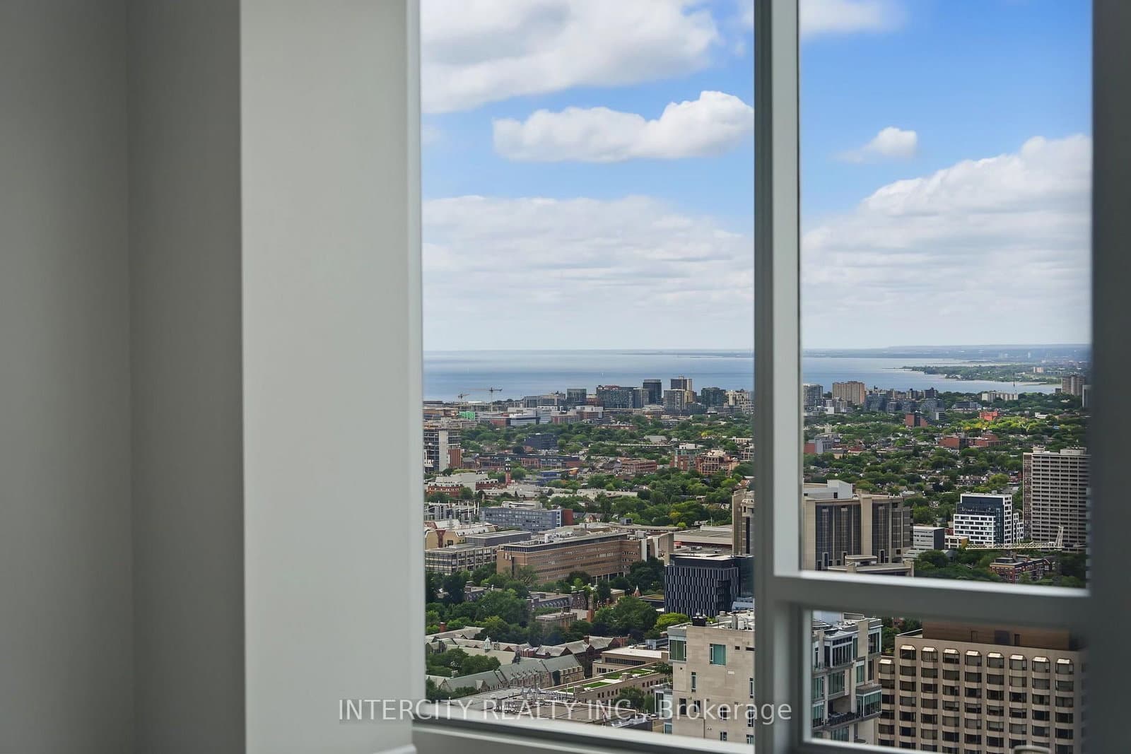 50 Yorkville Avenue, Unit 4001 thumbnail 25