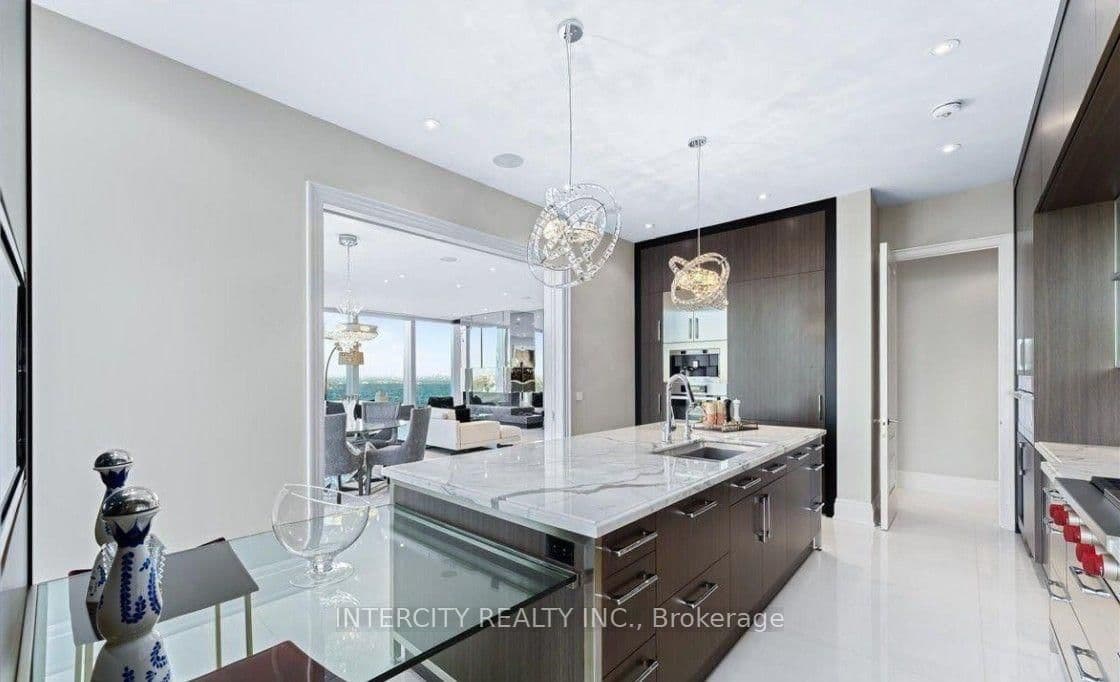 50 Yorkville Avenue, Unit 4001 thumbnail 9