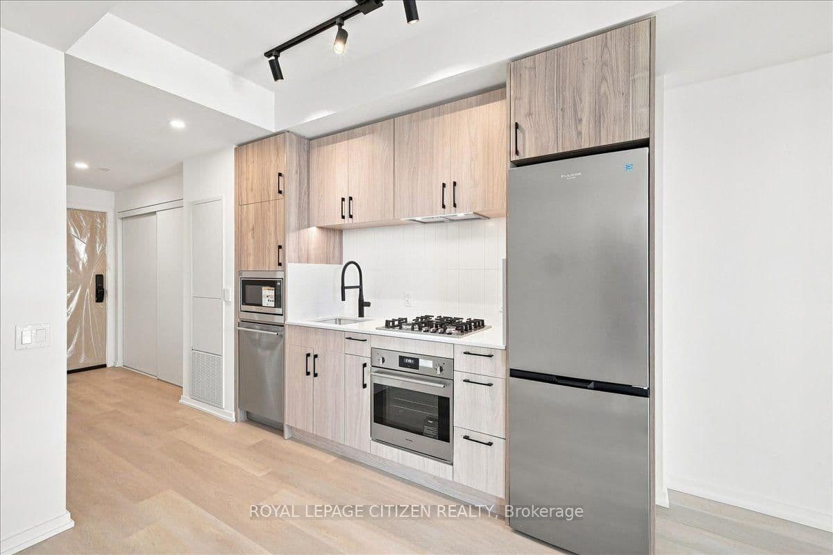 109 Erskine Avenue, Unit 1410 thumbnail 10