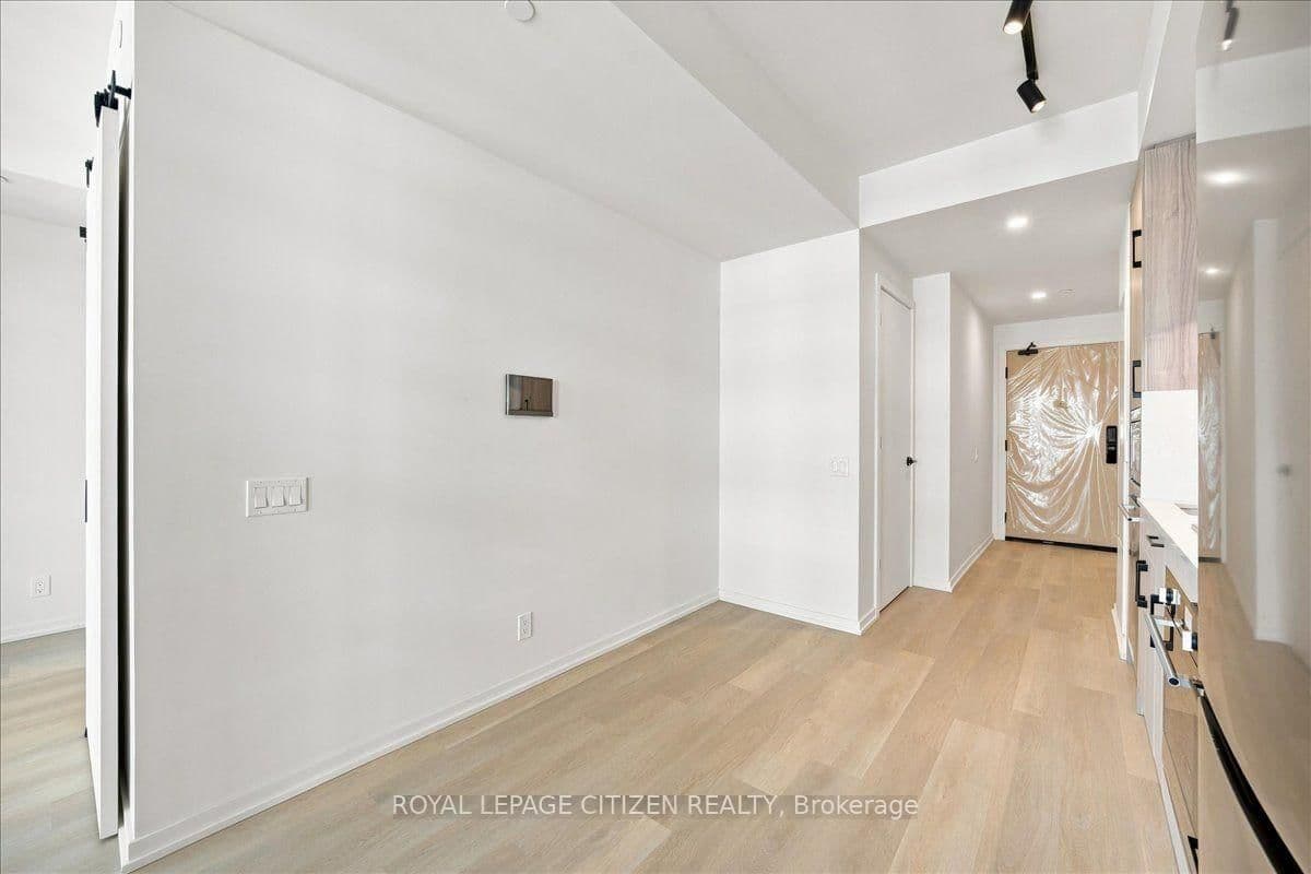 109 Erskine Avenue, Unit 1410 thumbnail 12