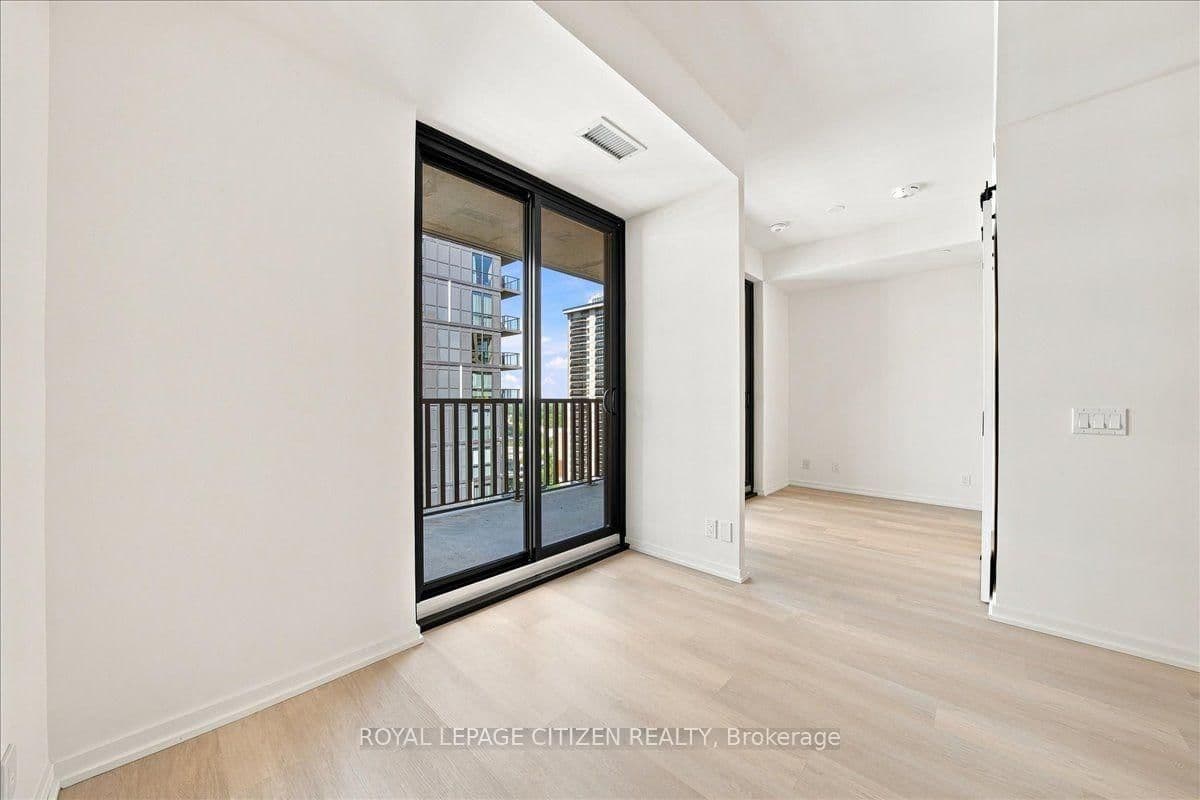 109 Erskine Avenue, Unit 1410 thumbnail 13
