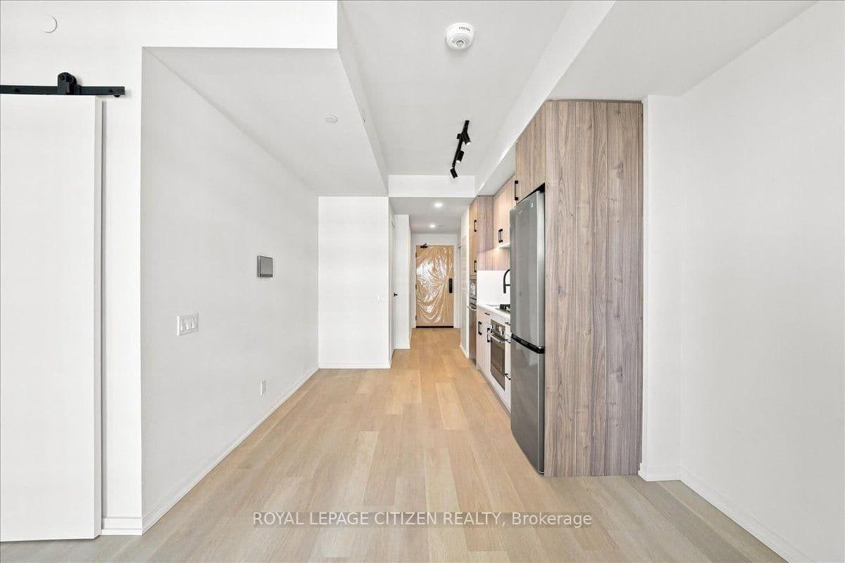 109 Erskine Avenue, Unit 1410 thumbnail 15