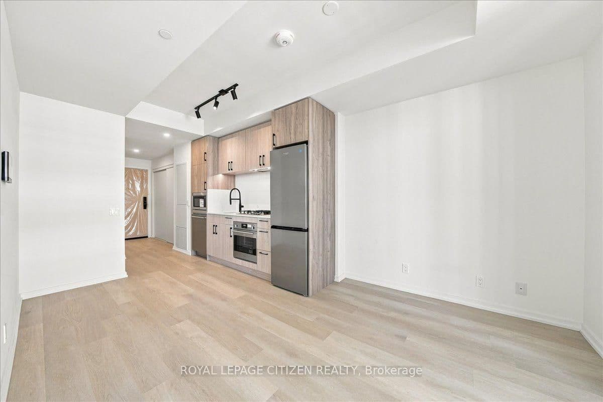 109 Erskine Avenue, Unit 1410 thumbnail 16