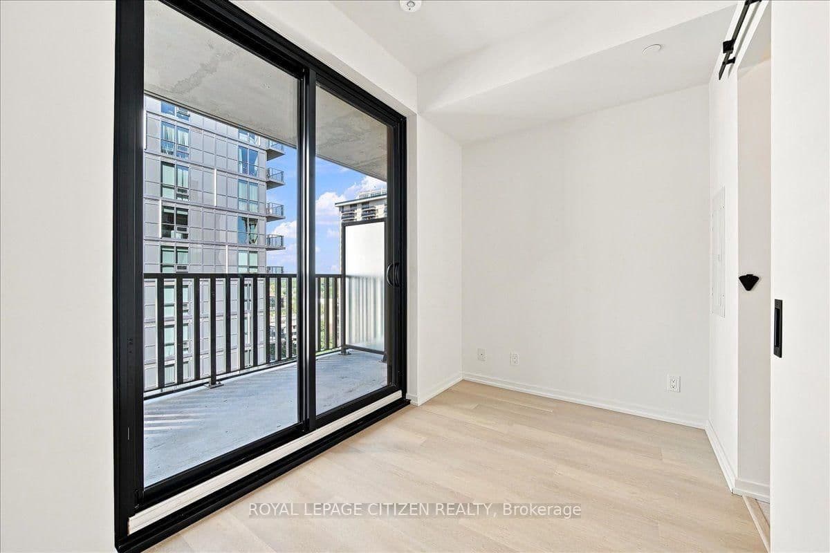 109 Erskine Avenue, Unit 1410 thumbnail 21