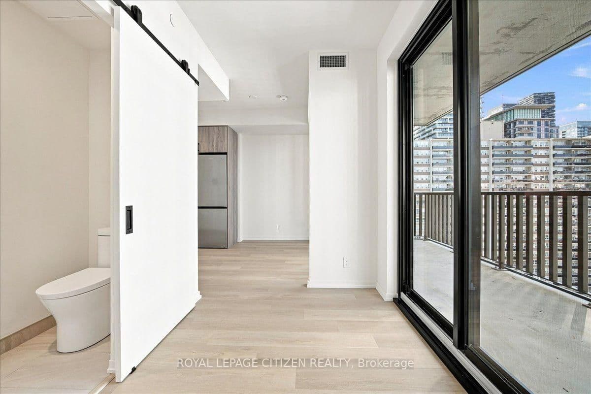 109 Erskine Avenue, Unit 1410 thumbnail 22