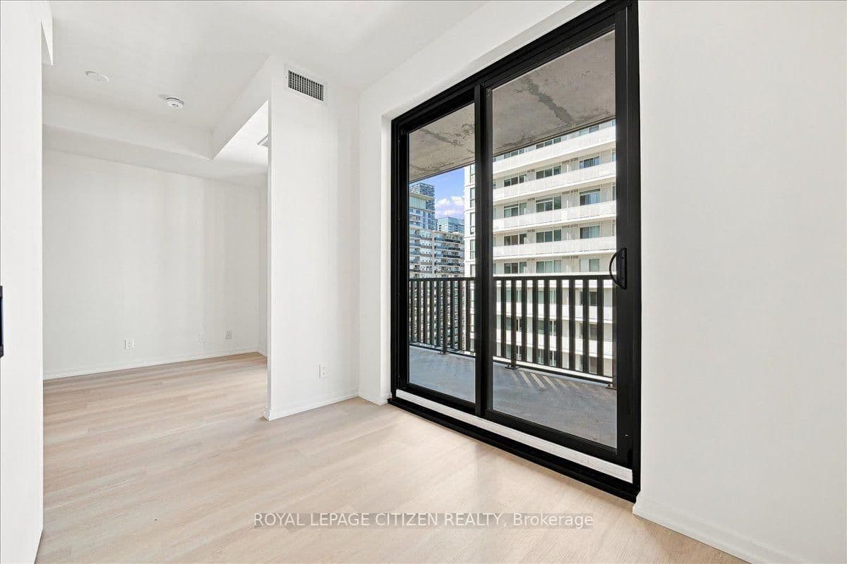 109 Erskine Avenue, Unit 1410 thumbnail 23