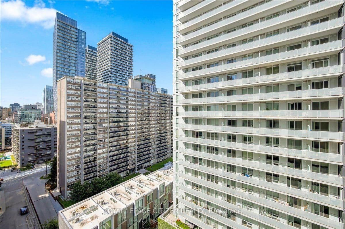 109 Erskine Avenue, Unit 1410 thumbnail 29
