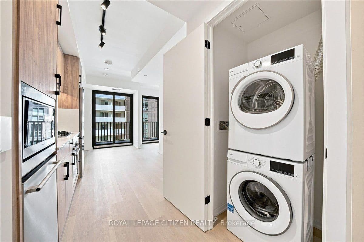 109 Erskine Avenue, Unit 1410 thumbnail 4