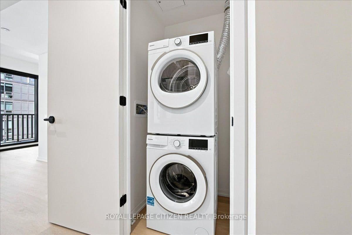 109 Erskine Avenue, Unit 1410 thumbnail 5