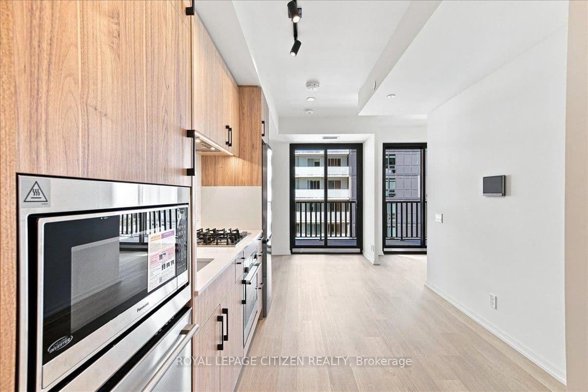 109 Erskine Avenue, Unit 1410 thumbnail 6