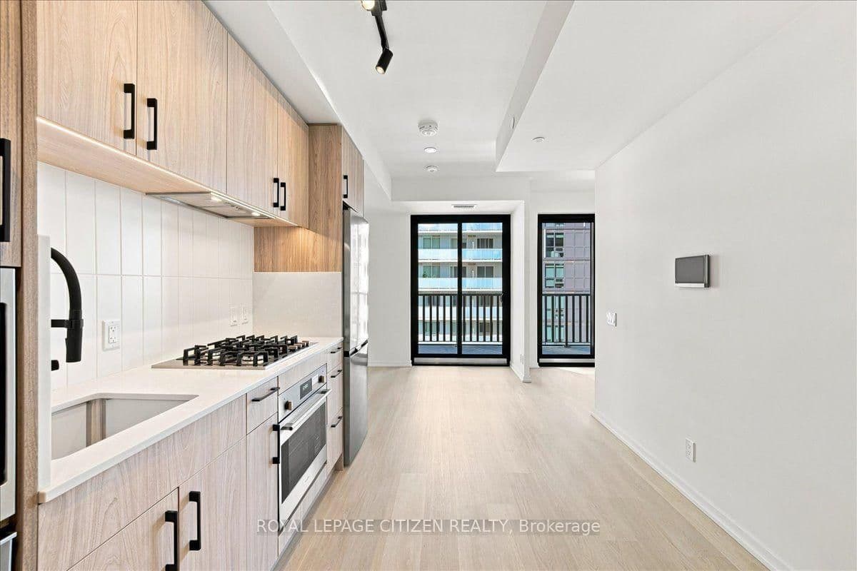 109 Erskine Avenue, Unit 1410 thumbnail 7