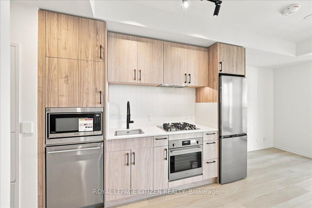 109 Erskine Avenue, Unit 1410 thumbnail 8