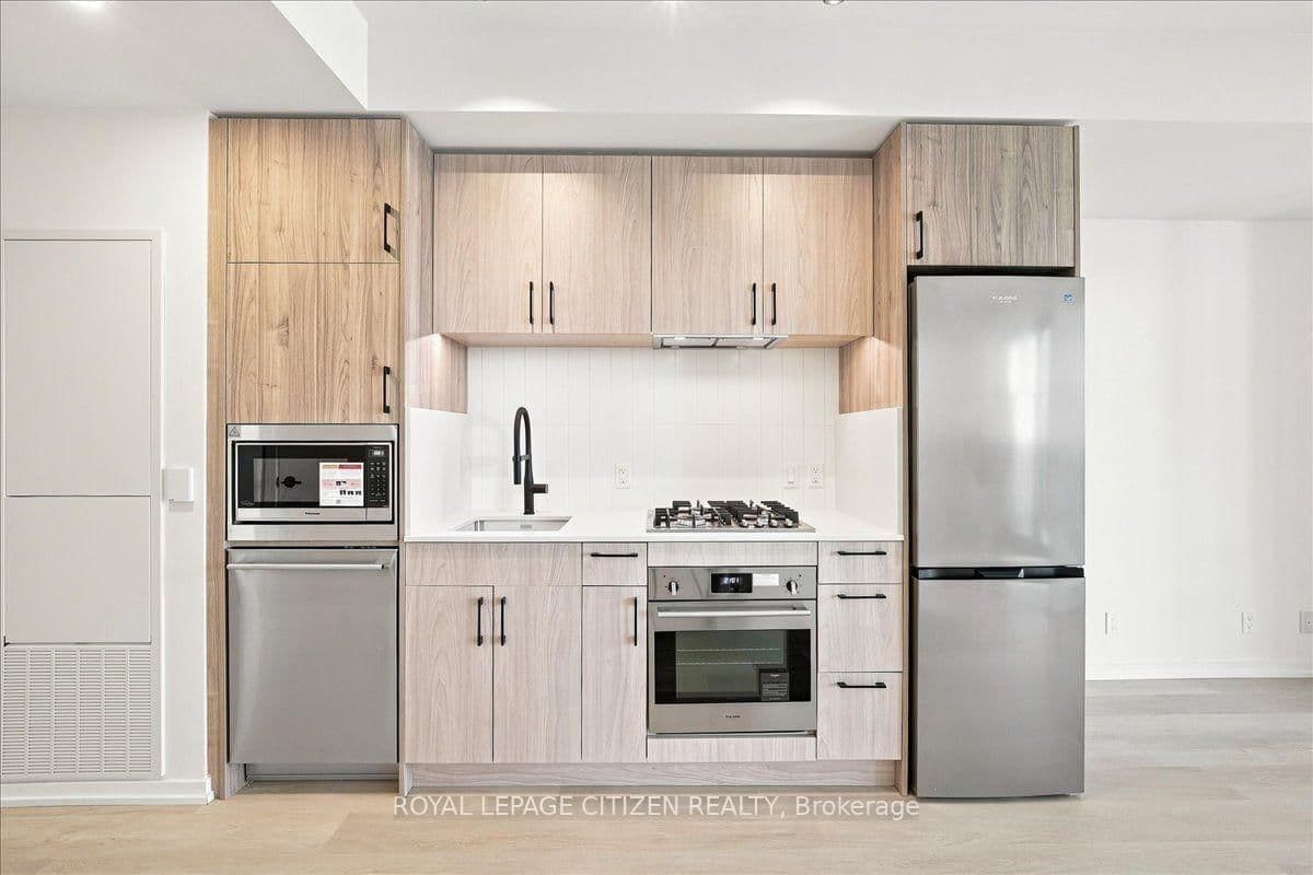 109 Erskine Avenue, Unit 1410 thumbnail 9