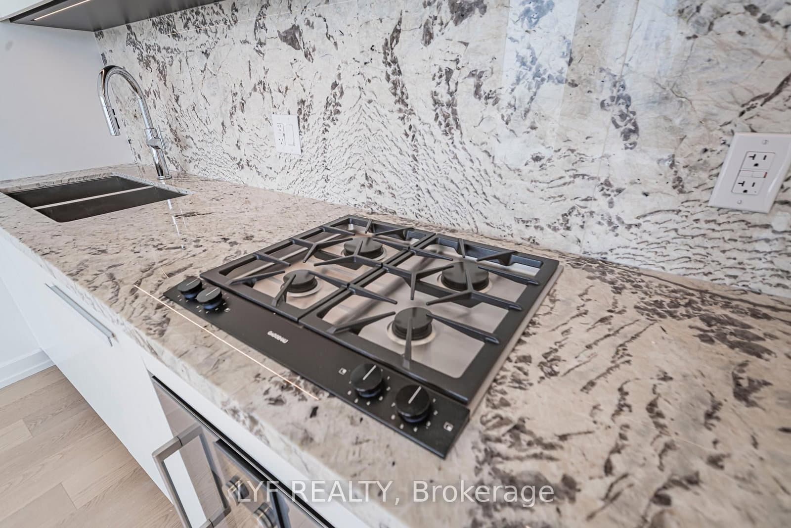 1315 Bay Street, Unit 3002 thumbnail 15