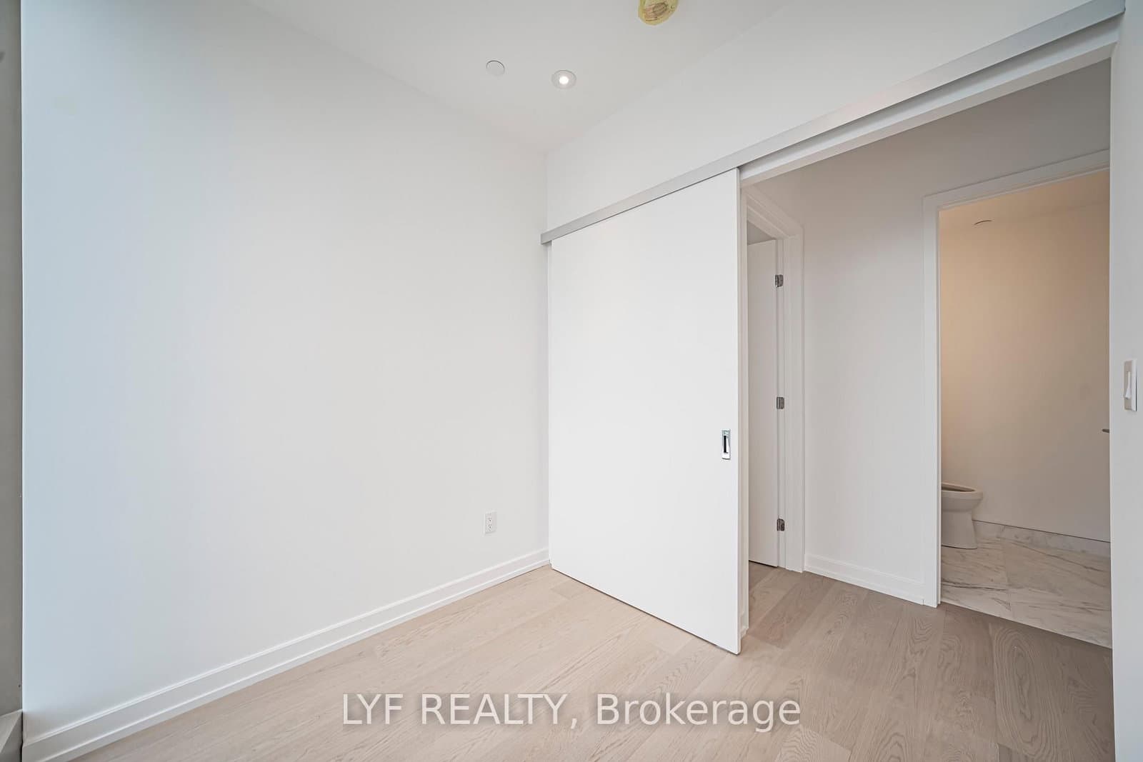 1315 Bay Street, Unit 3002 thumbnail 31