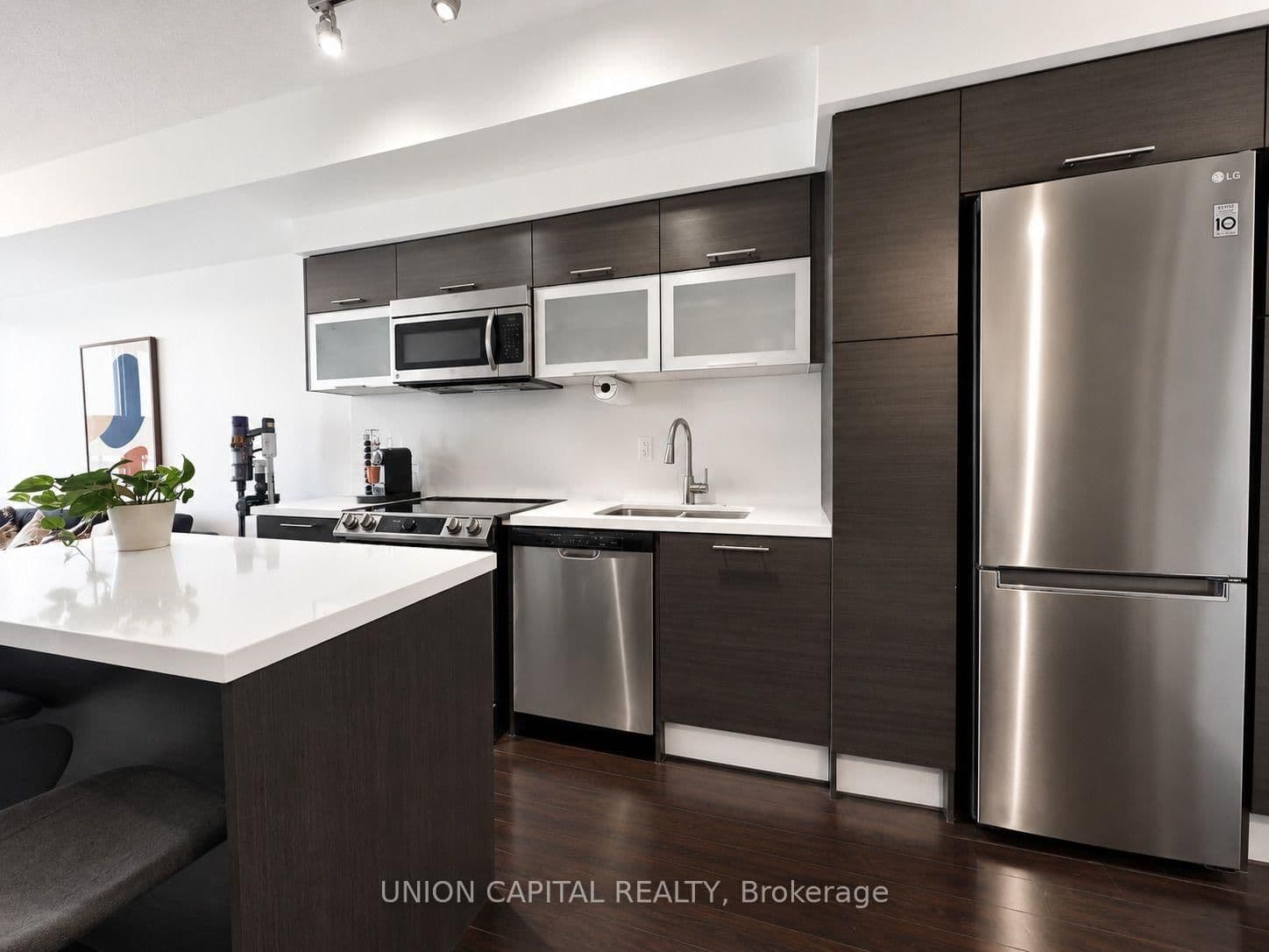 386 Yonge Street, Unit 4903 thumbnail 11