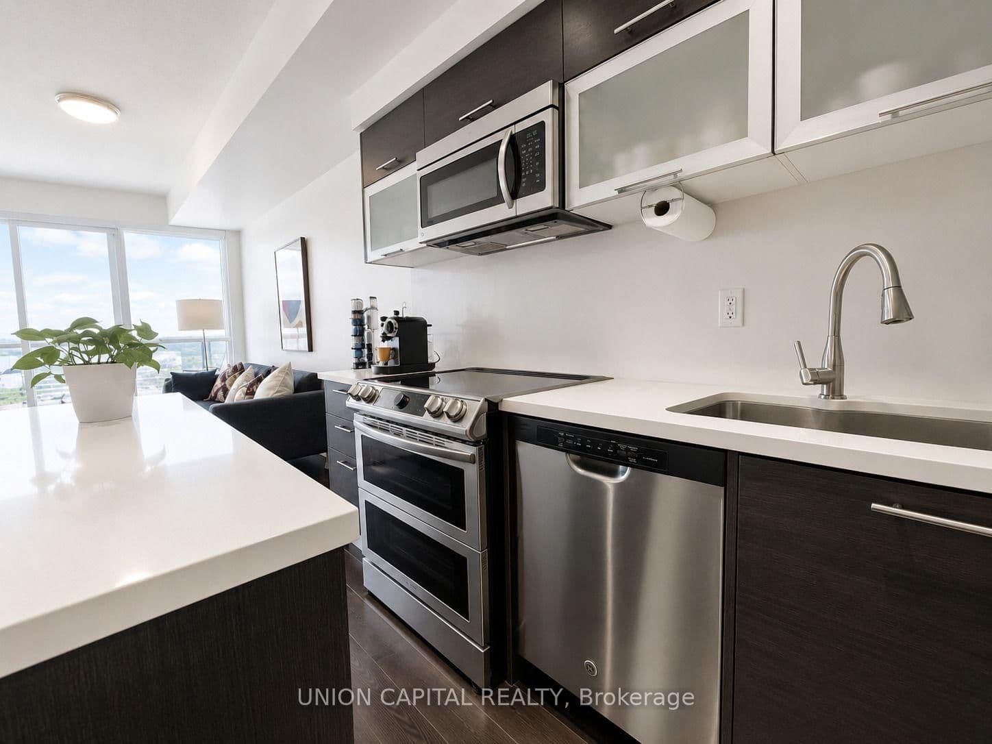 386 Yonge Street, Unit 4903 thumbnail 12
