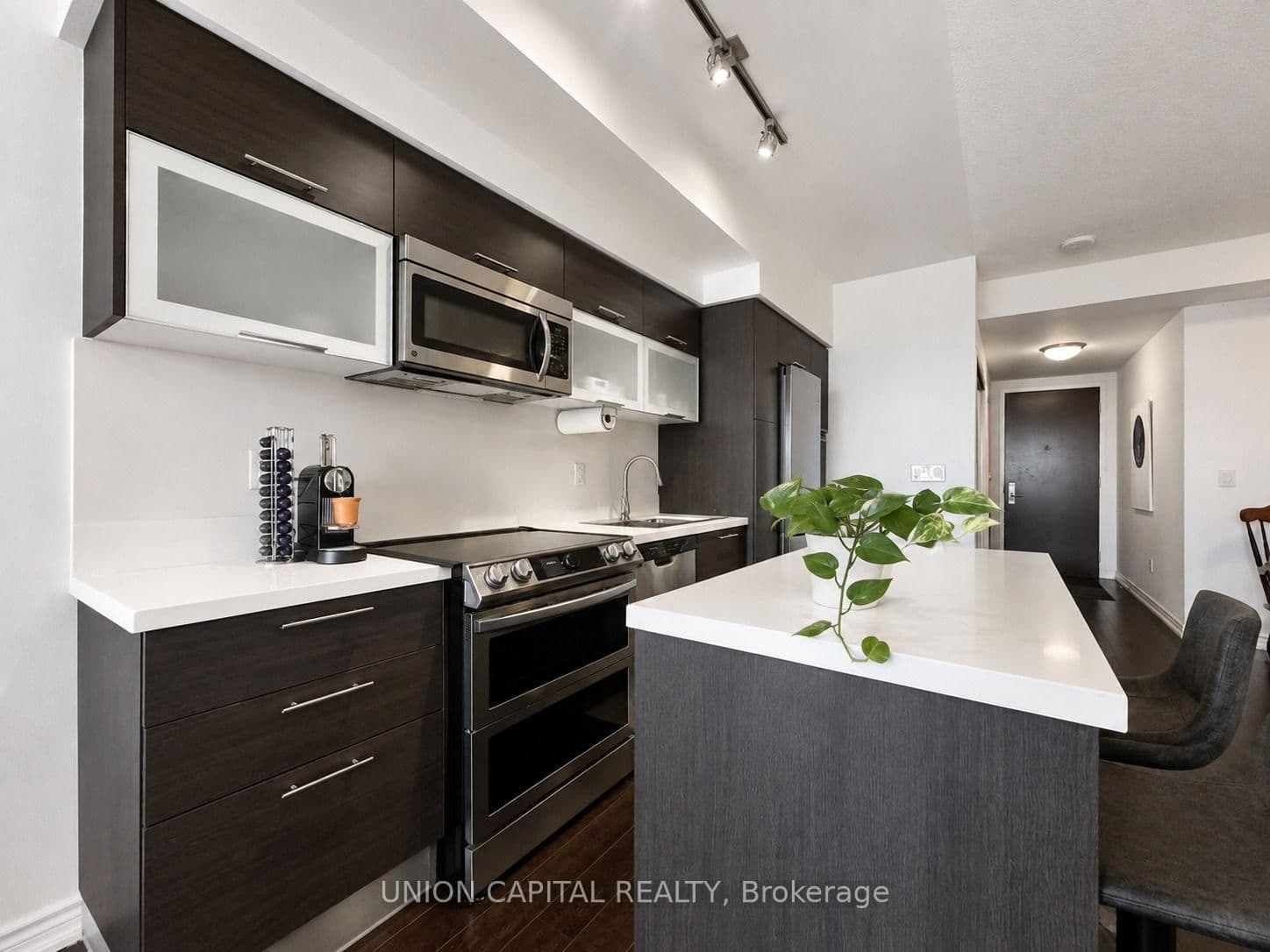 386 Yonge Street, Unit 4903 thumbnail 13