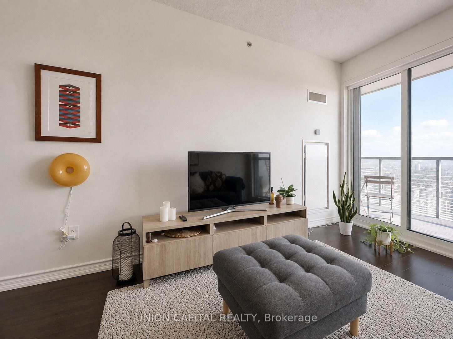 386 Yonge Street, Unit 4903 thumbnail 16