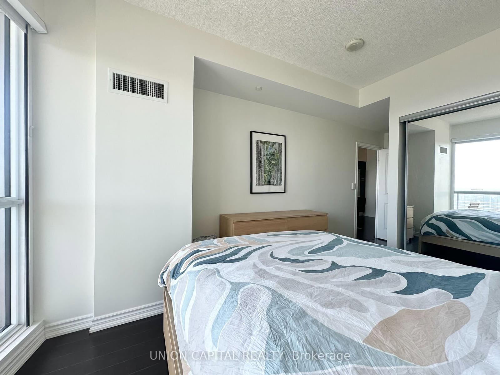 386 Yonge Street, Unit 4903 thumbnail 25